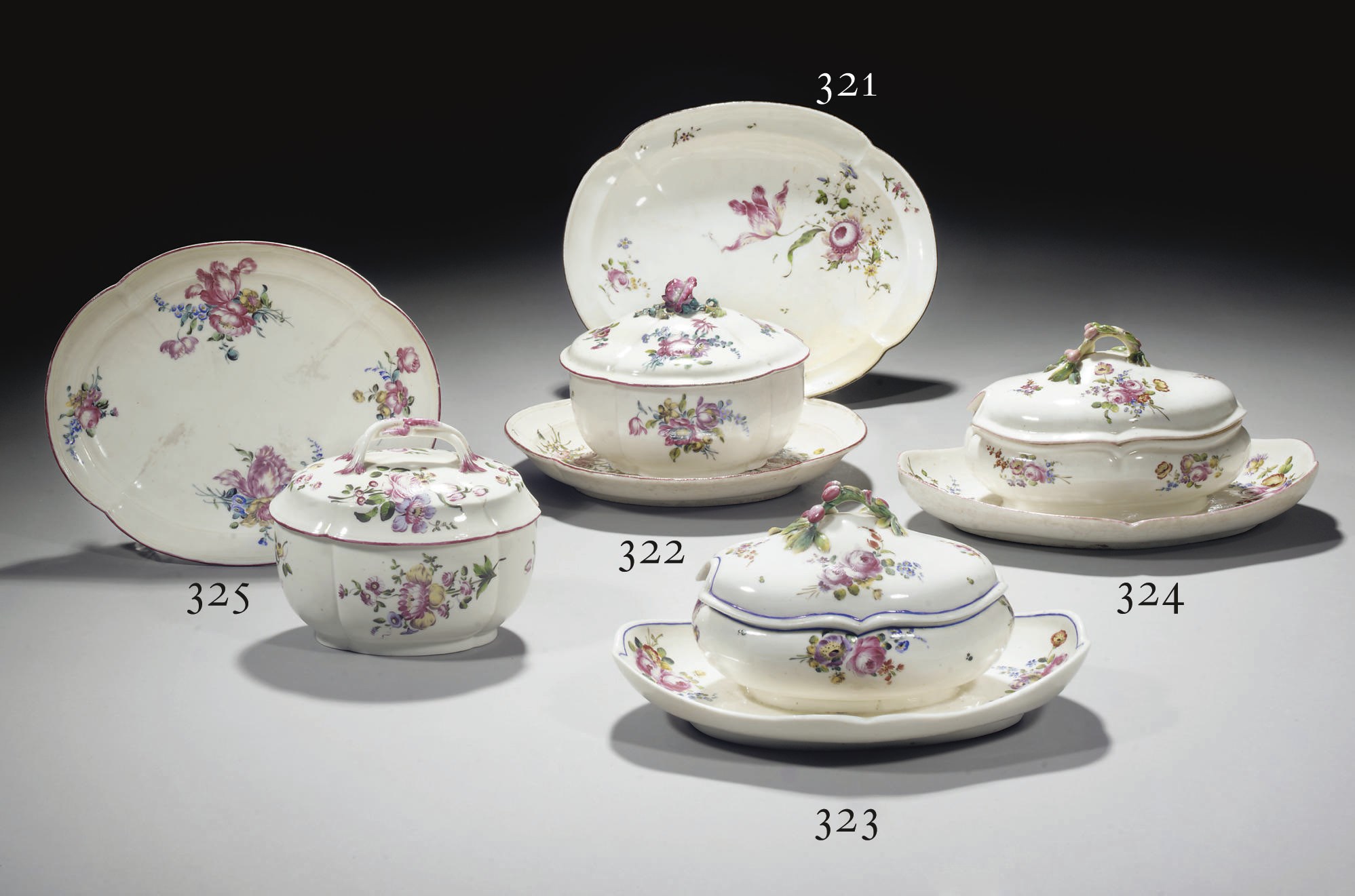 PLATEAU DE SUCRIER EN PORCELAINE TENDRE DE MENNECY DU XVIIIEME SIECLE
