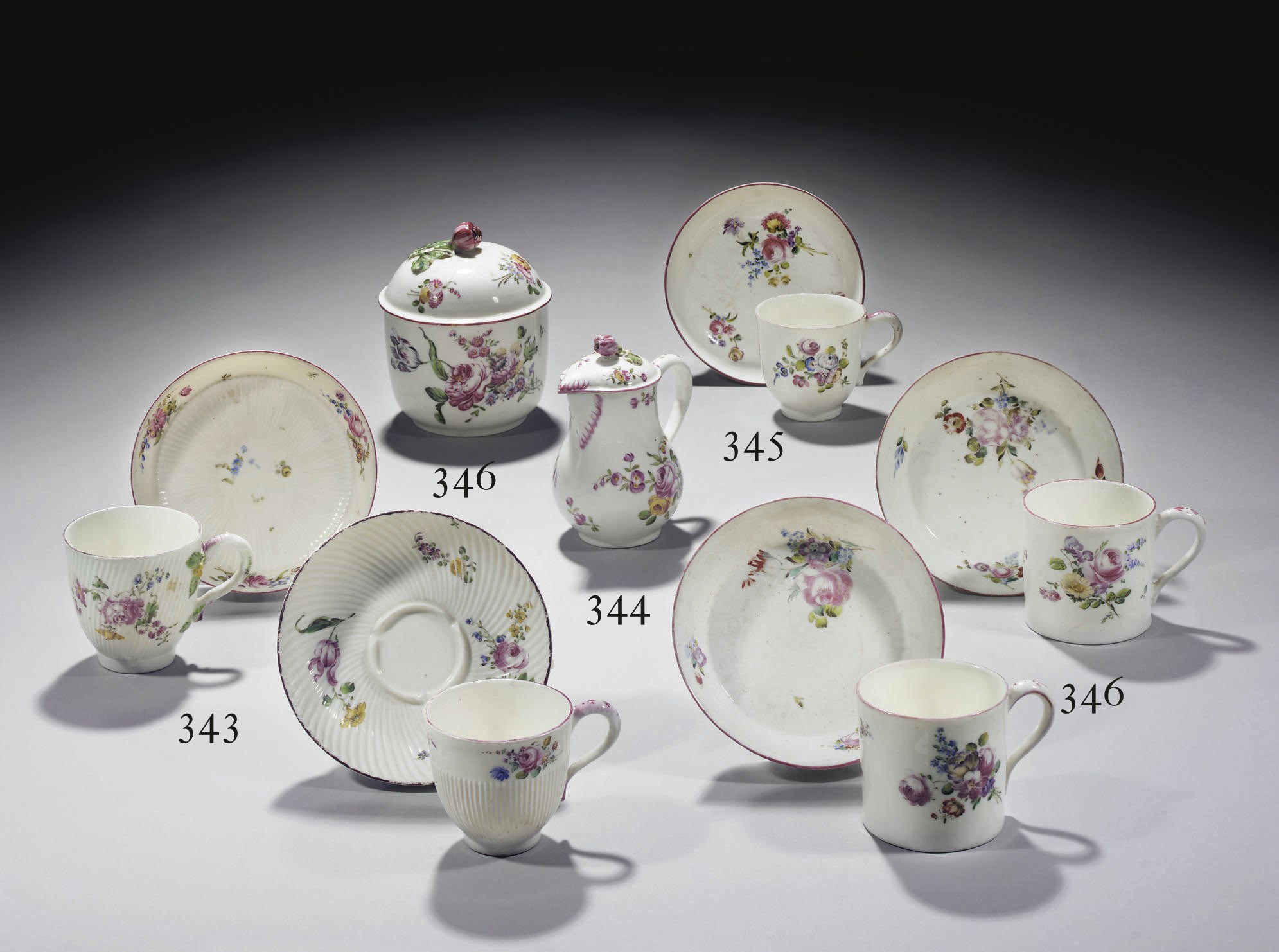 SUCRIER ET SON COUVERCLE, ET DEUX TASSES ET LEUR SOUS-TASSE EN PORCELAINE TENDRE DE MENNECY DU XVIIIEME SIECLE