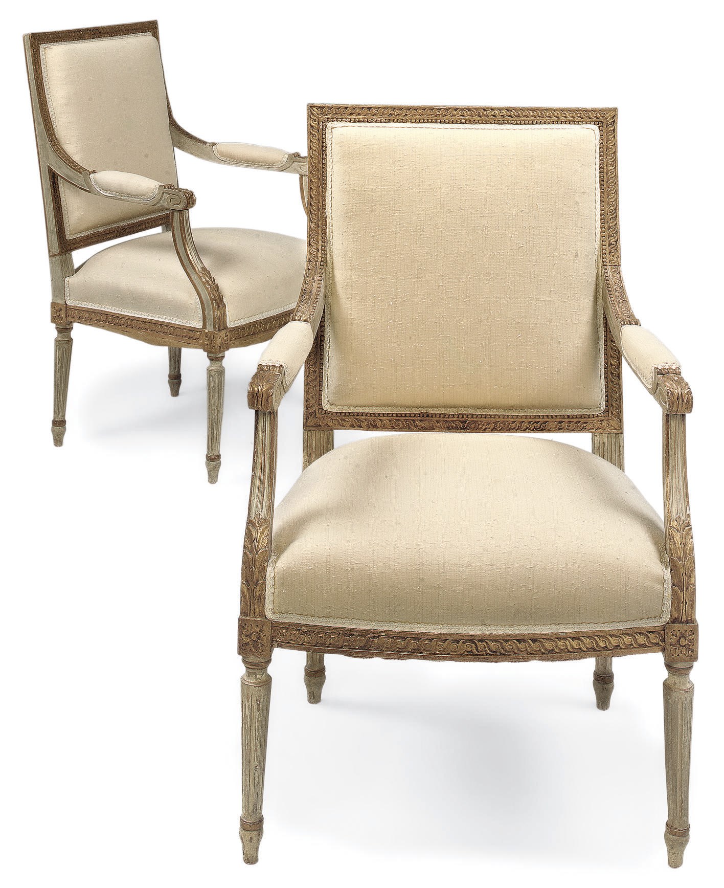 A PAIR OF PAINTED AND PARCEL GILT FAUTEUILS A LA REINE