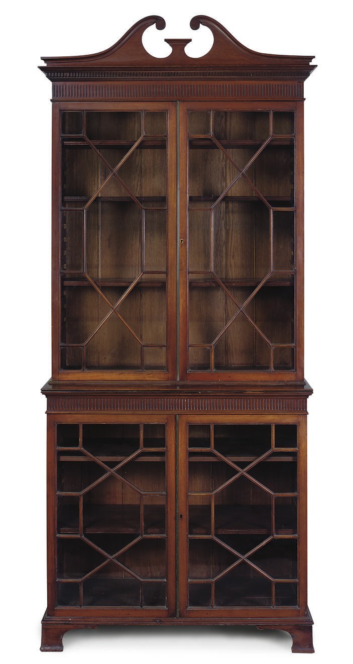 AN EDWARDIAN MAHOGANHY BOOKCASE