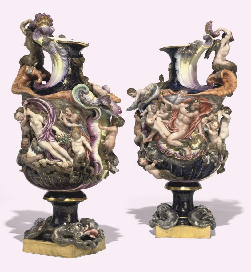A PAIR OF ITALIAN (GINORI) PORCELAIN EWERS