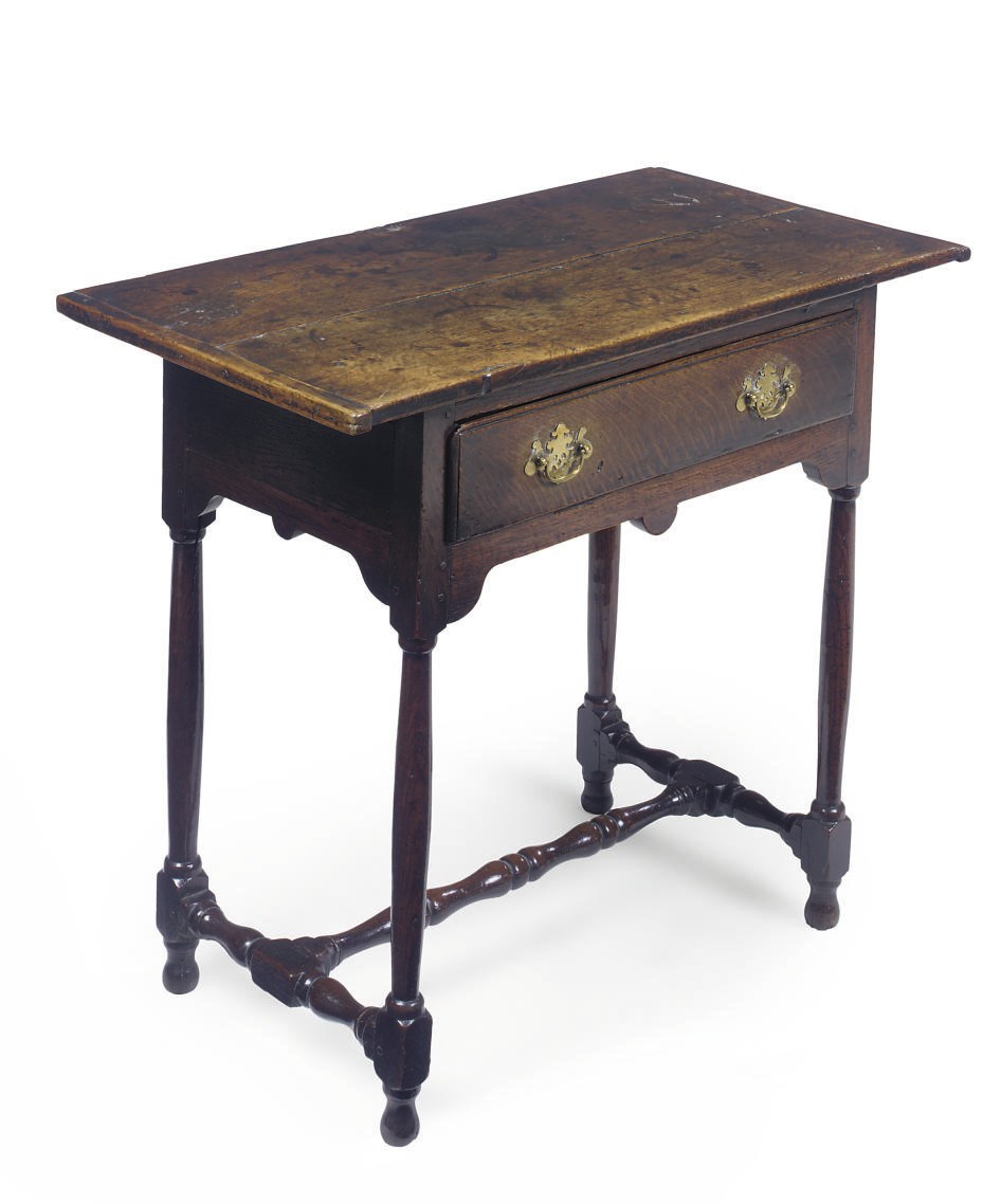 AN ENGLISH OAK SINGLE DRAWER SIDE TABLE