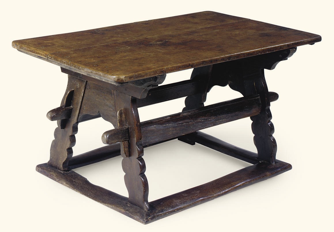 A GERMAN OAK CENTRE TABLE