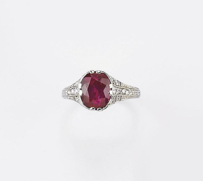 ANELLO CON RUBINO E DIAMANTI