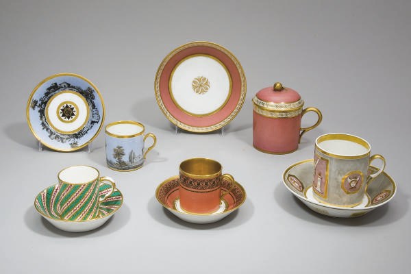 GOBELET 'LITRON' (3EME GRANDEUR ET SA SOUS-TASSE EN PORCELAINE DE SEVRES DU XVIIIEME SIECLE