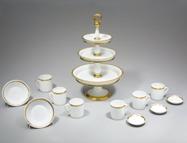 PARTIE DE SERVICE A CAFE COMPOSITE EN PORCELAINE DE PARIS DU XIXEME SIECLE