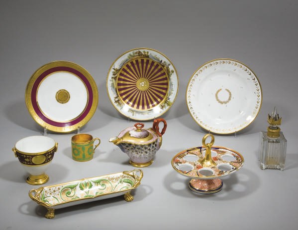 ENSEMBLE DE TREIZE PIECES EN PORCELAINE FRANCAISE DES XVIIIEME, XIXEME ET XXEME SIECLES
