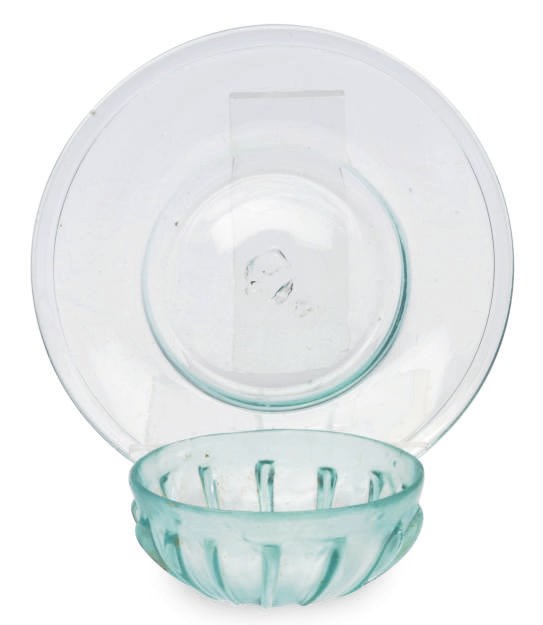 AN AMERICAN GLASS PLATE AND A GLASS BOWL,