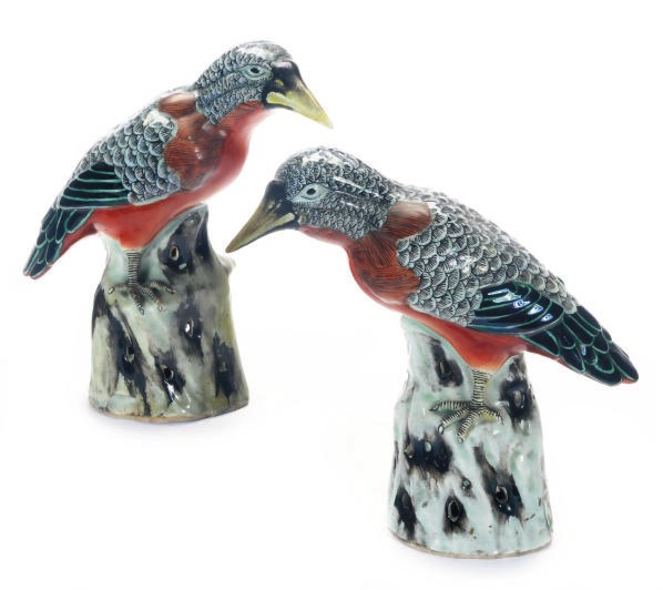 A PAIR OF CHINESE PORCELAIN MODELS OF BIRDS,