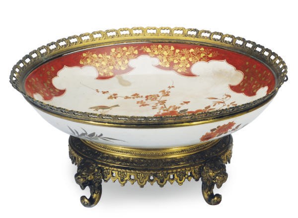 A GILT-METAL MOUNTED JAPANESE KUTANI BOWL,