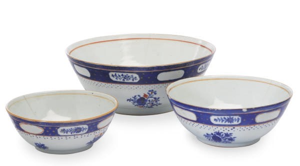 A SET OF EIGHT CHINESE EXPORT BOWLS IN GRADUATED SIZES AND A SIMILAR BOWL,