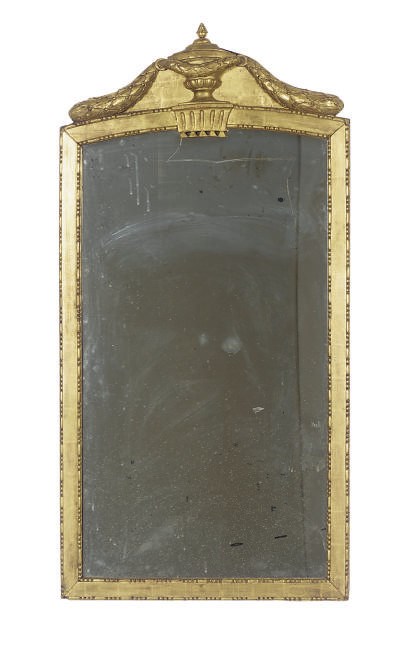A CONTINENTAL GILTWOOD MIRROR,