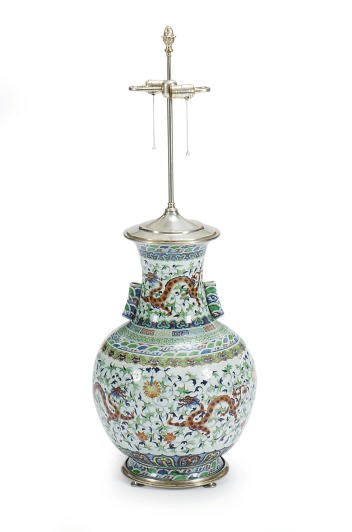A LARGE CHINESE PORCELAIN VASE MOUNTED AS A LAMP,