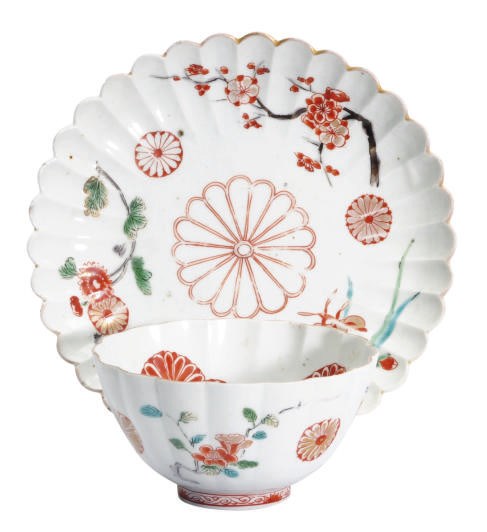 A JAPANESE ARITA WARE FLUTED TEABOWL AND PLATE,