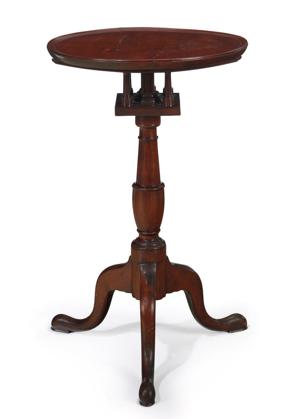 A FEDERAL CHERRYWOOD TILT-TOP CANDLESTAND