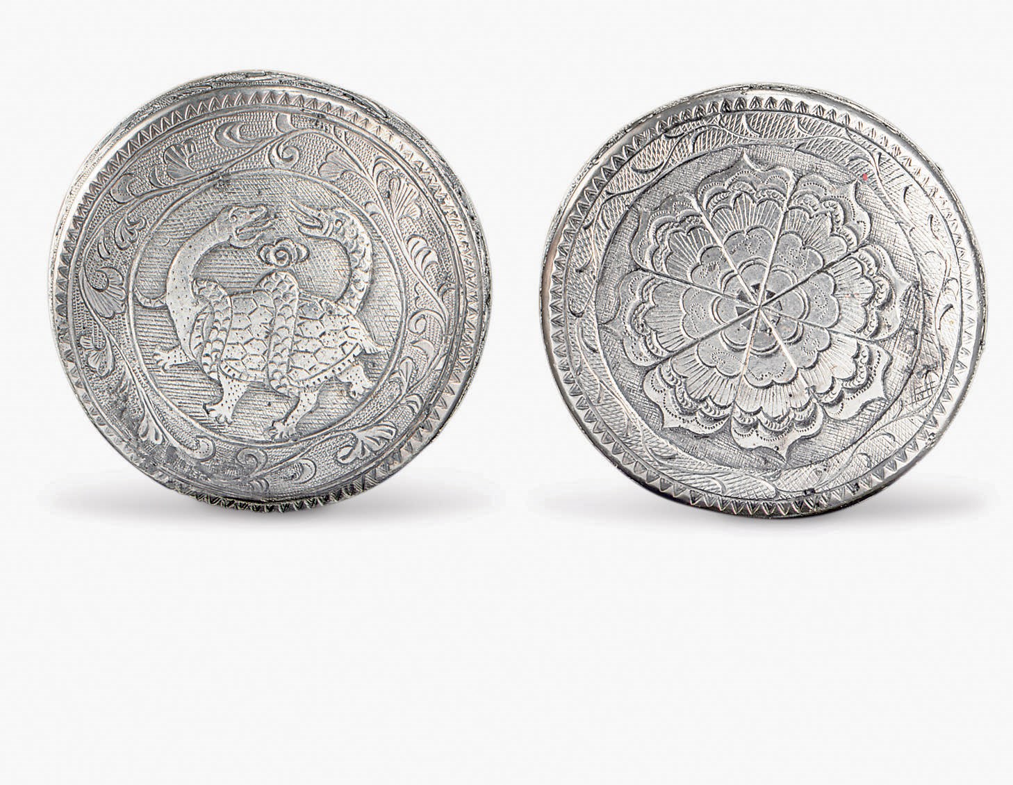 A RARE MINIATURE SILVER BOX AND COVER