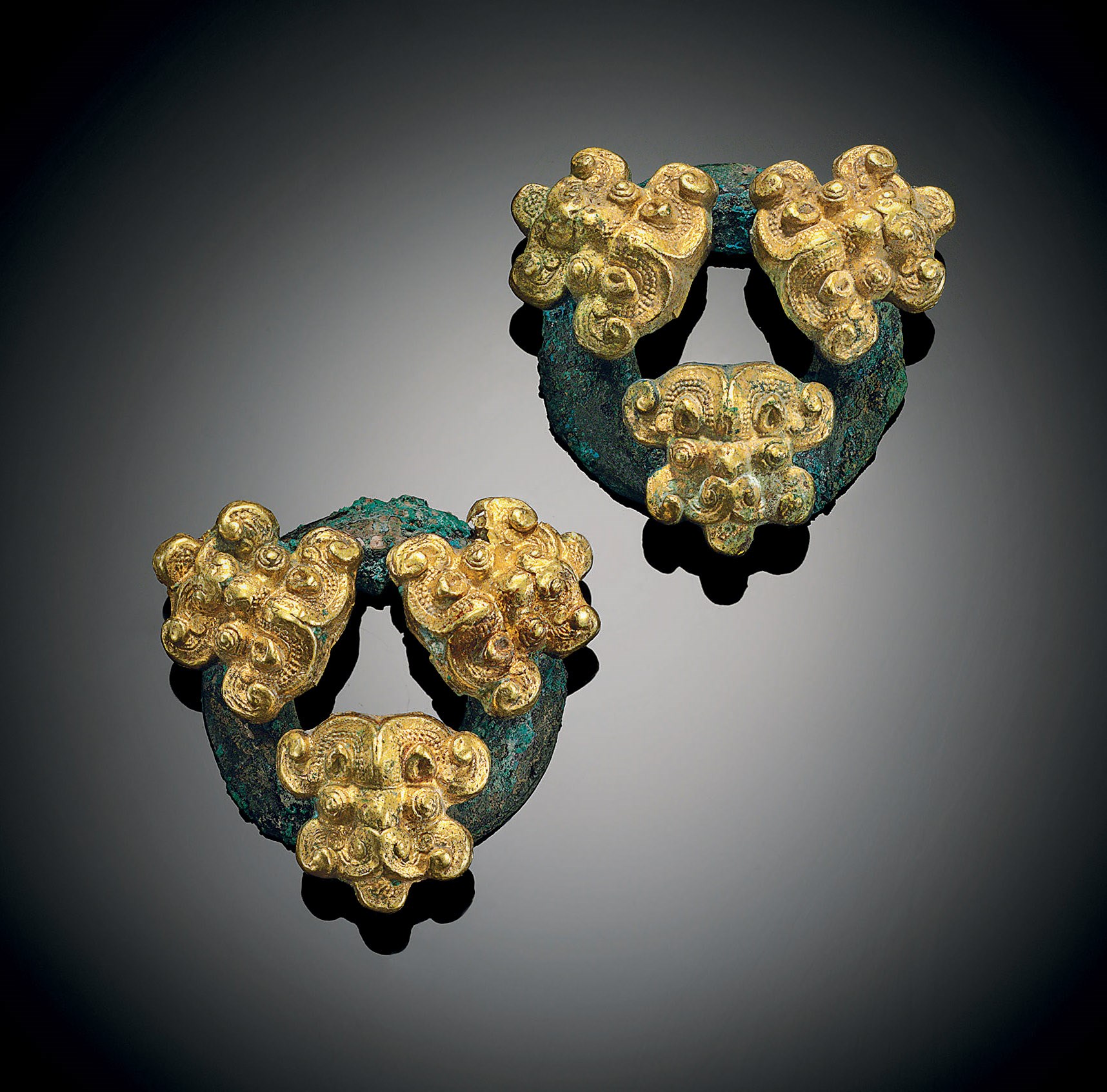 A RARE PAIR OF GOLD FOIL-DECORATED BRONZE HARNESS FITTINGS