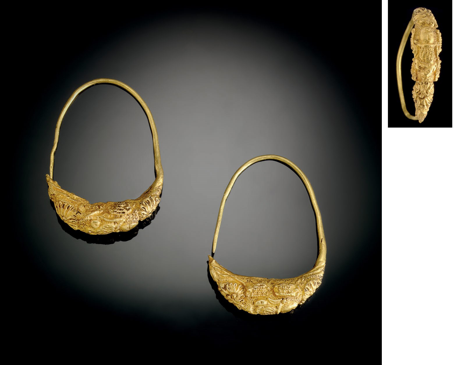 A PAIR OF GOLD EARRINGS