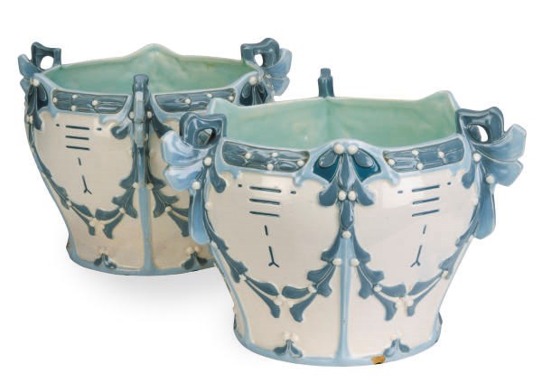A PAIR OF CONTINENTAL PORCELAIN JARDINERES,
