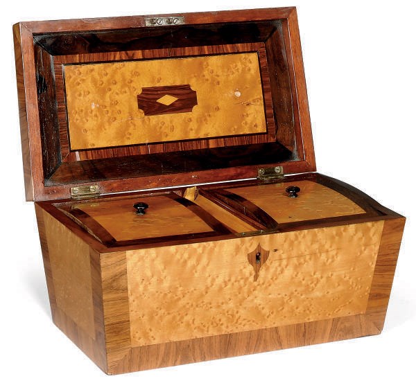 A GEORGE IV MAPLE AND ROSEWOOD CROSSBANDED TEA CADDY