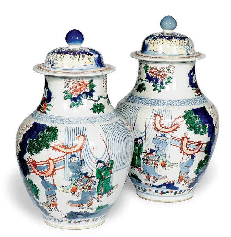 A PAIR OF CHINESE WUCAI JARS AND COVERS