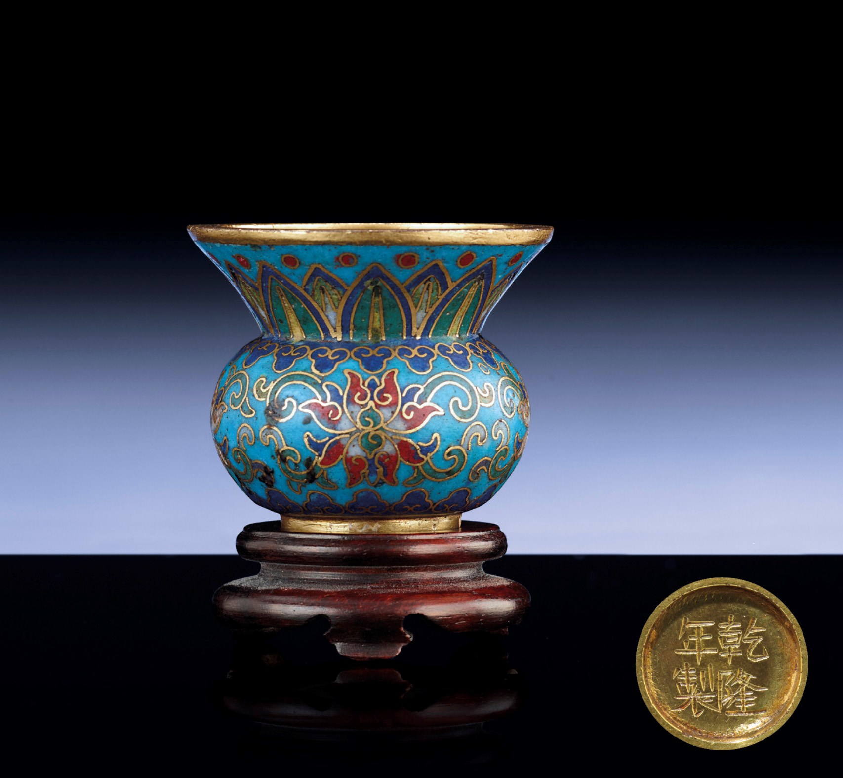 AN EXTREMELY RARE MINIATURE CLOISONNE ENAMEL LEYS JAR, ZHADOU