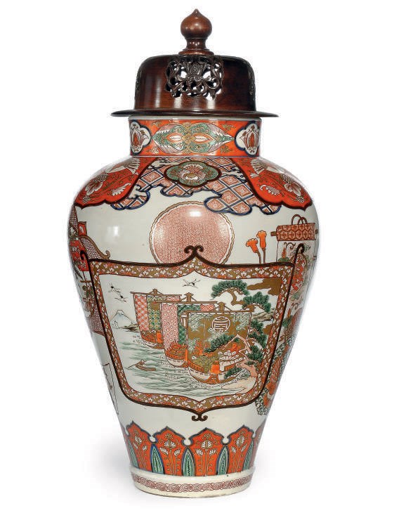 A LARGE JAPANESE BALUSTER VASE