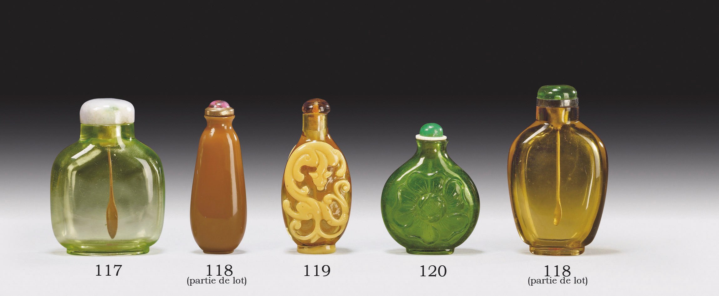 TABATIERE EN VERRE VERT SCULPTE