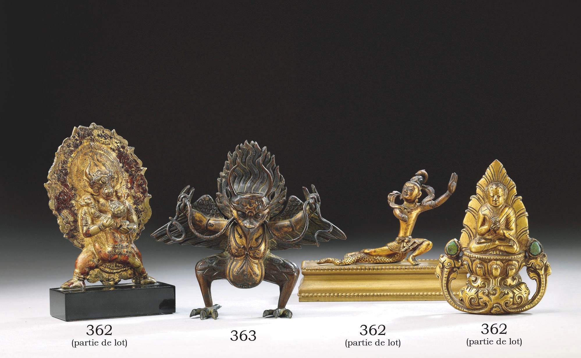 STATUETTE DE GARUDA EN CUIVRE REPOUSSE ET PARTIELLEMENT LAQUE OR
