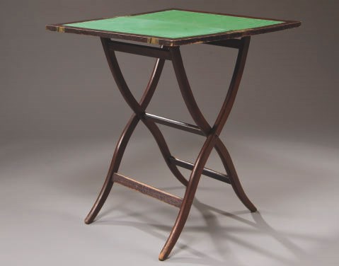 TABLE A JEUX D'EPOQUE VICTORIENNE