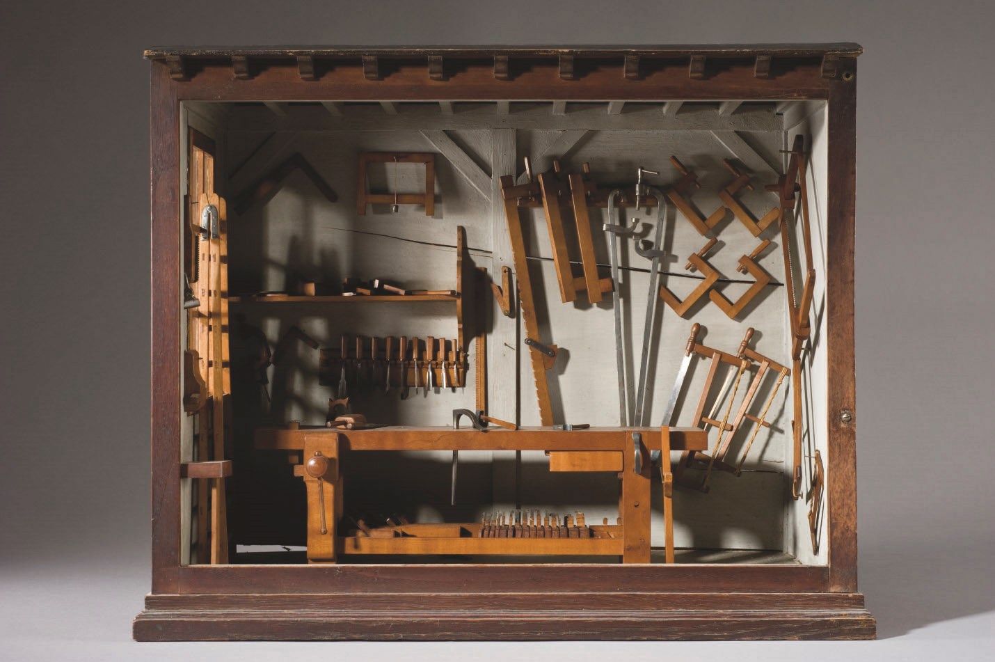 MAQUETTE REPRESENTANT UN ATELIER DE MENUISERIE