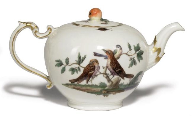 A LUDWIGSBURG ORNITHOLOGICAL TEAPOT AND COVER