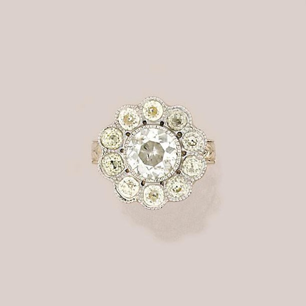 A diamond cluster ring
