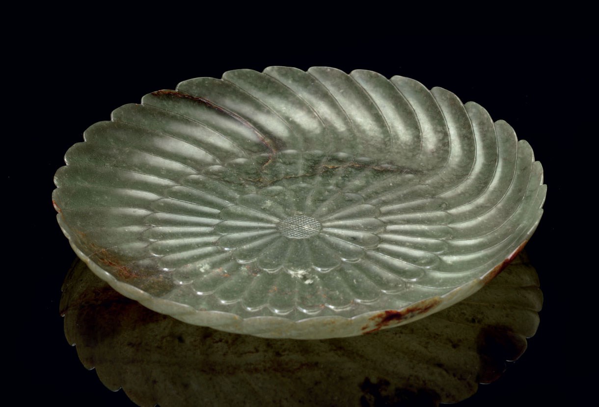 A TRANSLUCENT GREYISH OLIVE-GREEN JADE CHRYSANTHEUM DISH