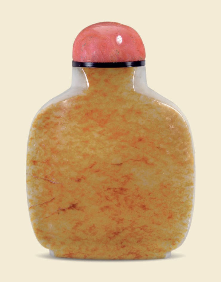 A WHITE AND RUSSET JADE SNUFF BOTTLE