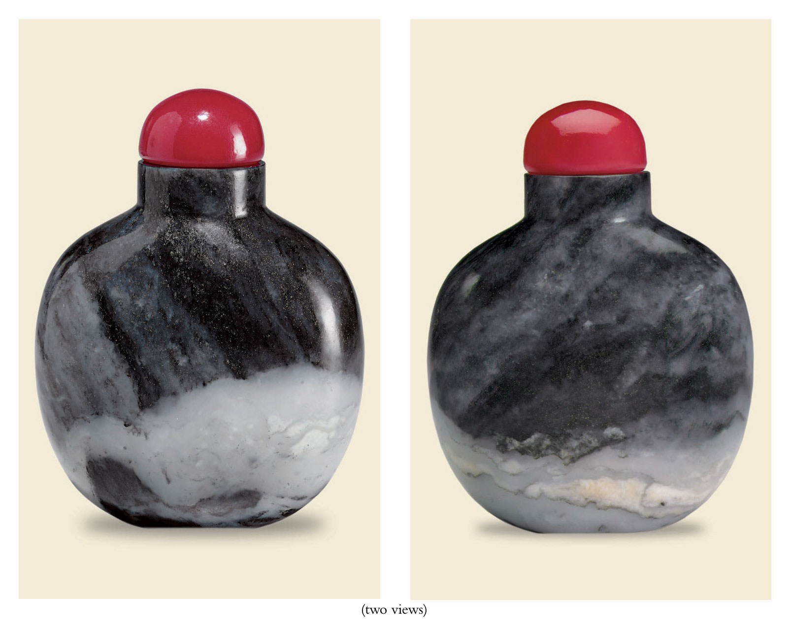 A SUPERB BLACK AND WHITE 'THUNDERSTORM' JADE SNUFF BOTTLE