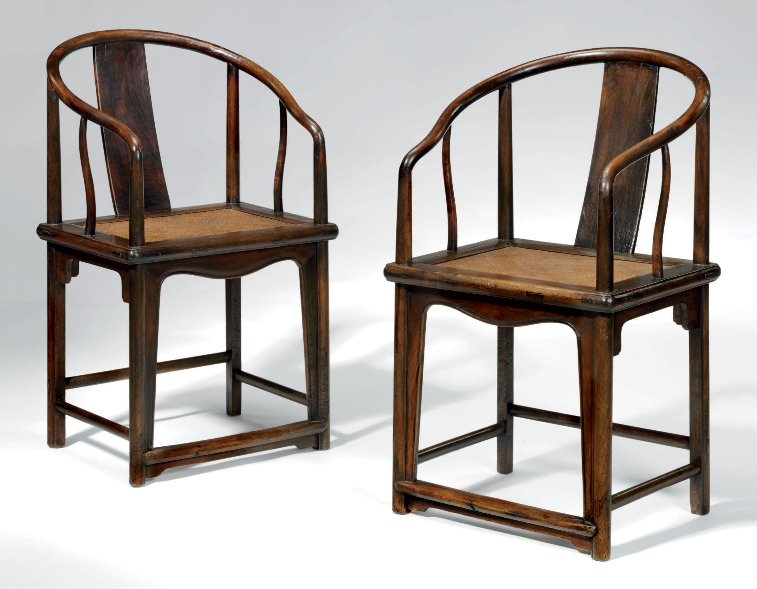 A PAIR OF HETAOMU HORSESHOEBACK ARMCHAIRS, QUANYI