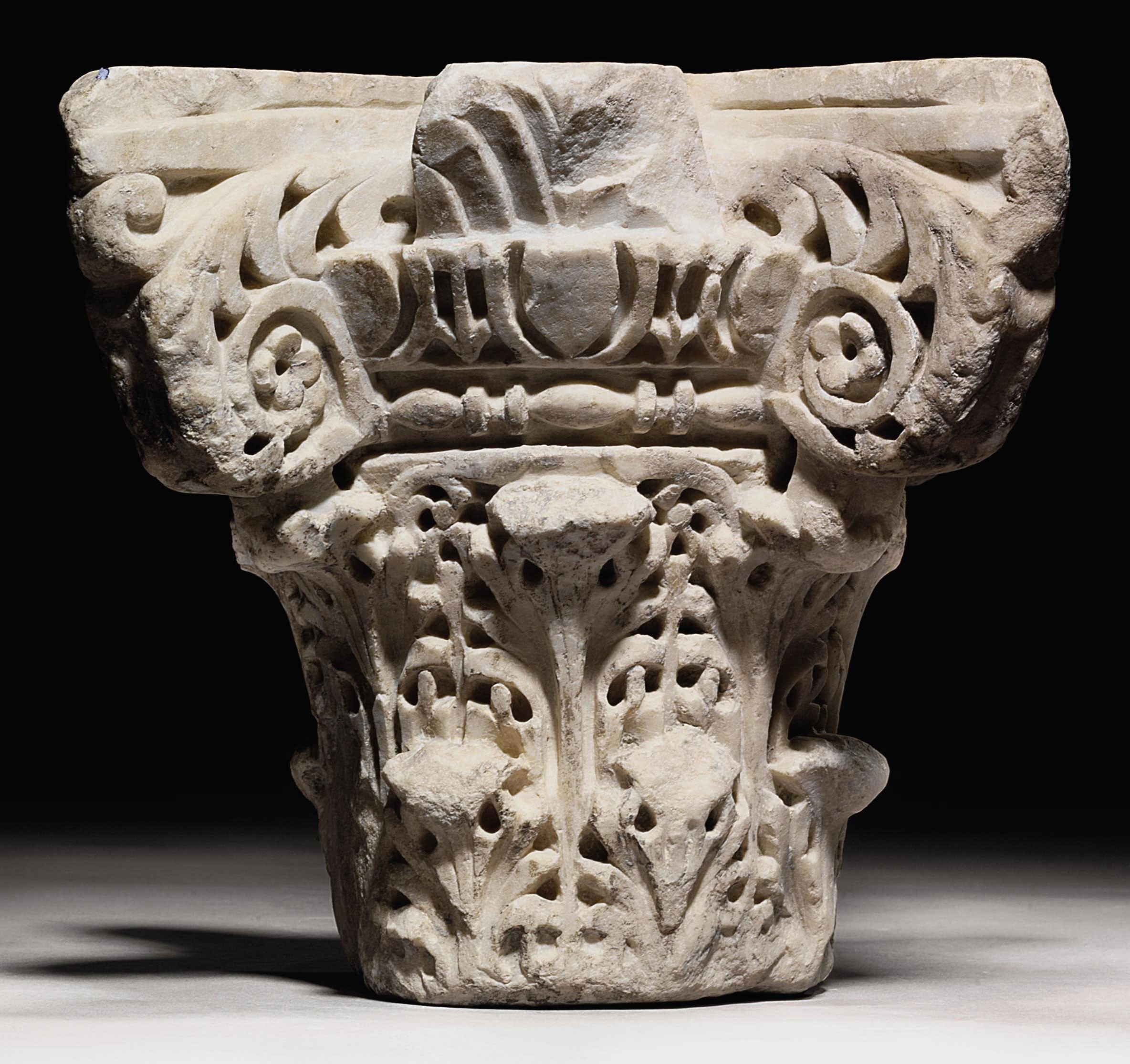 AN UMAYYAD CARVED WHITE MARBLE CAPITAL