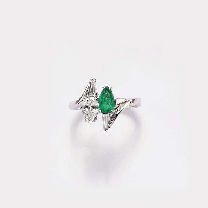 ANELLO CON DIAMANTE E SMERALDO