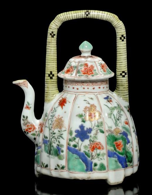 A FAMILLE VERTE TEAPOT AND COVER