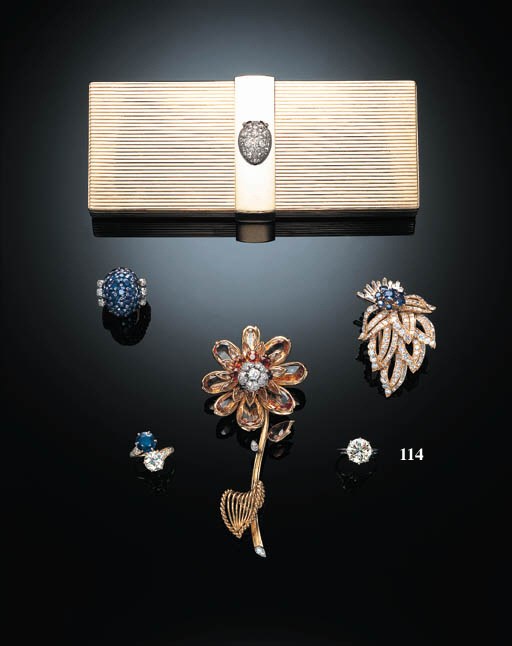 A SINGLE-STONE DIAMOND RING