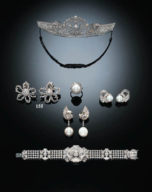 A PAIR OF DIAMOND EARCLIPS, BY VAN CLEEF & ARPELS