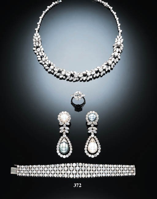 AN ATTRACTIVE DIAMOND BRACELET