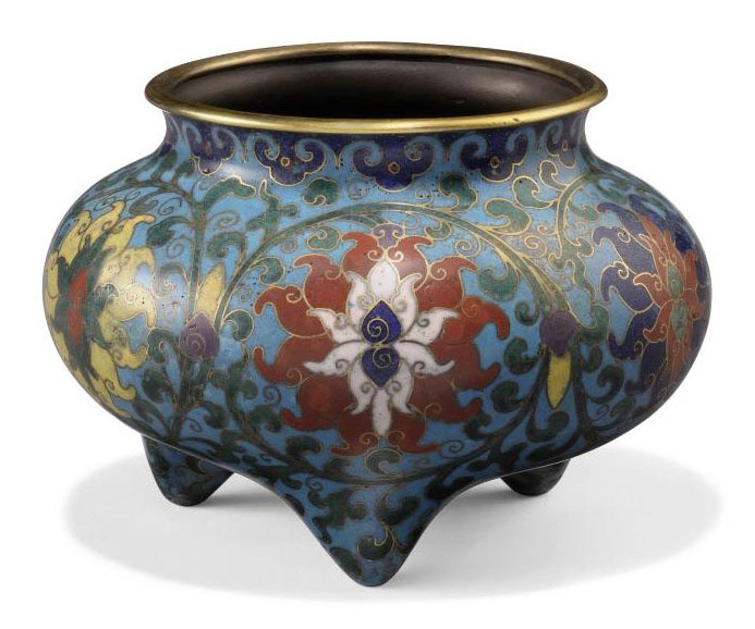 A CHINESE CLOISONNÉ ENAMEL TRIPOD CENSER