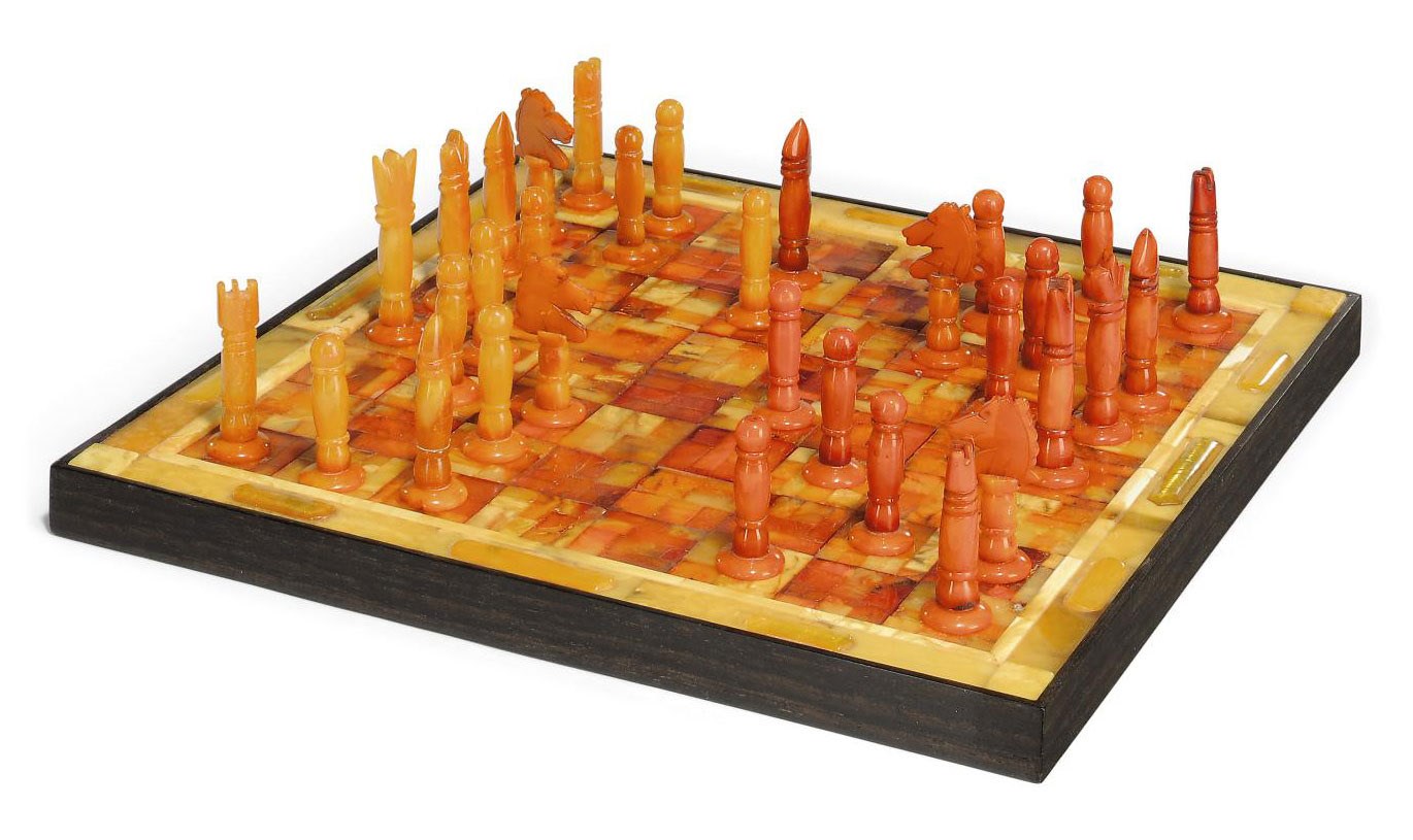 A NORTH EUROPEAN AMBER CHESS SET AND BOARD
