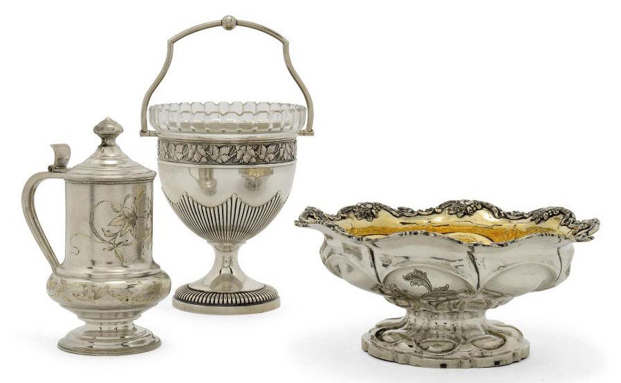 A SMALL RUSSIAN PARCEL-GILT SILVER TANKARD