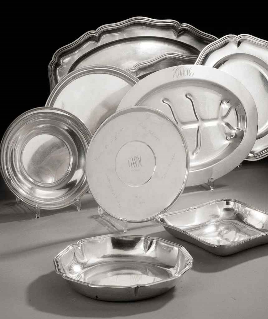 ENSEMBLE DE PLATS EN ARGENT