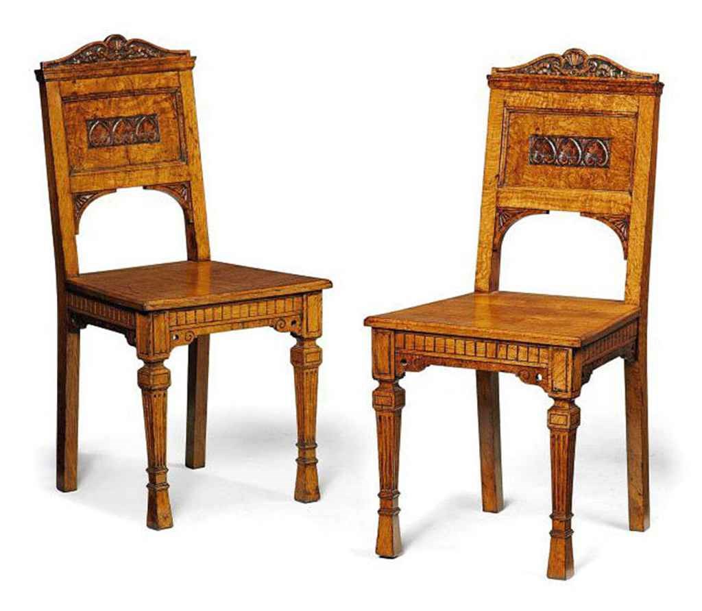 A PAIR OF VICTORIAN FIGURED OAK AND BURR-OAK HALL CHAIRS