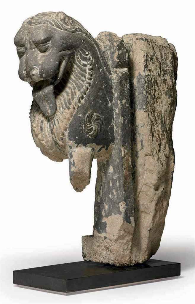 A gray schist bracket with a lion