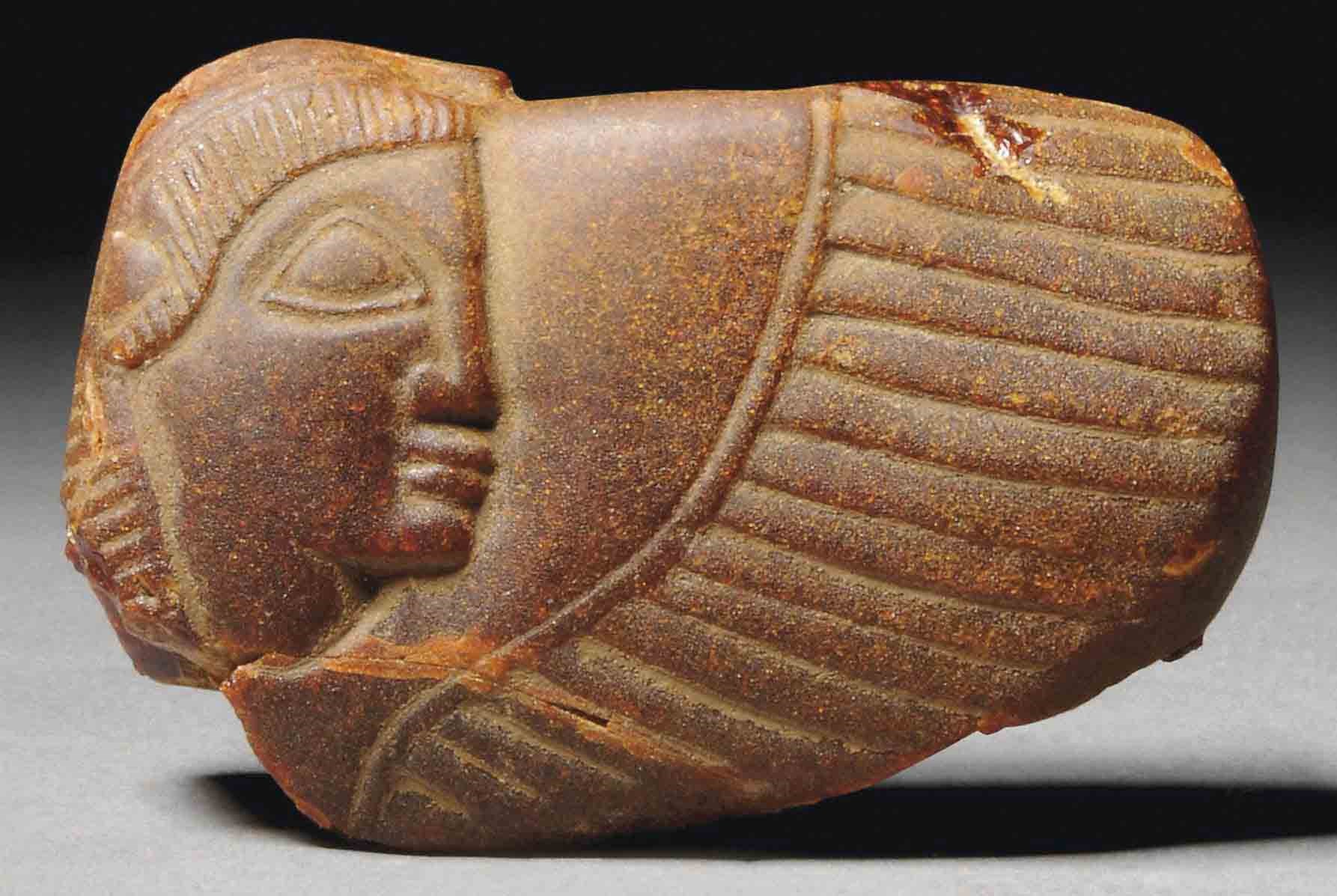 AN ETRUSCAN AMBER PENDANT